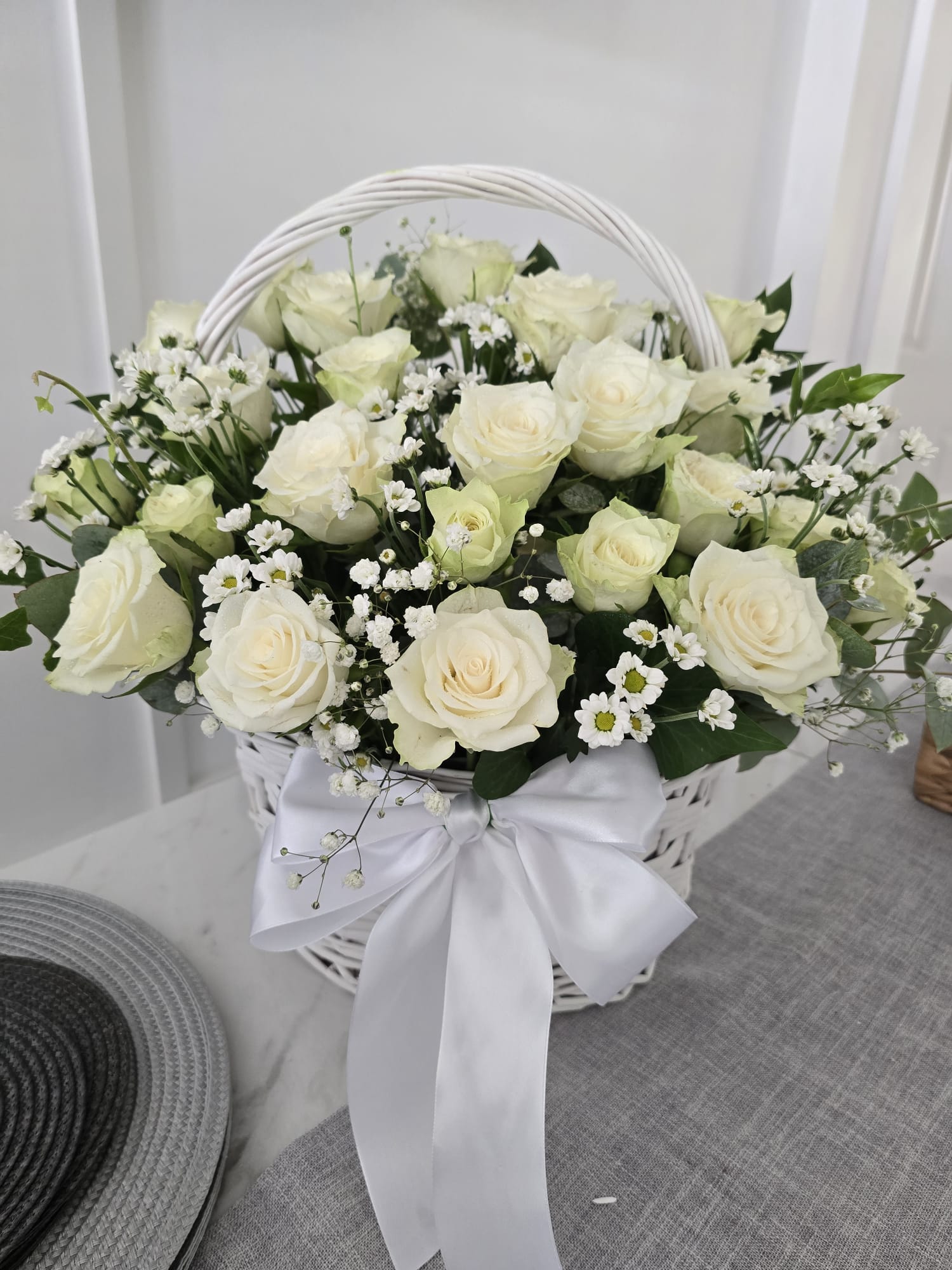 Roses and mini daisy Basket Collection - Blossomly