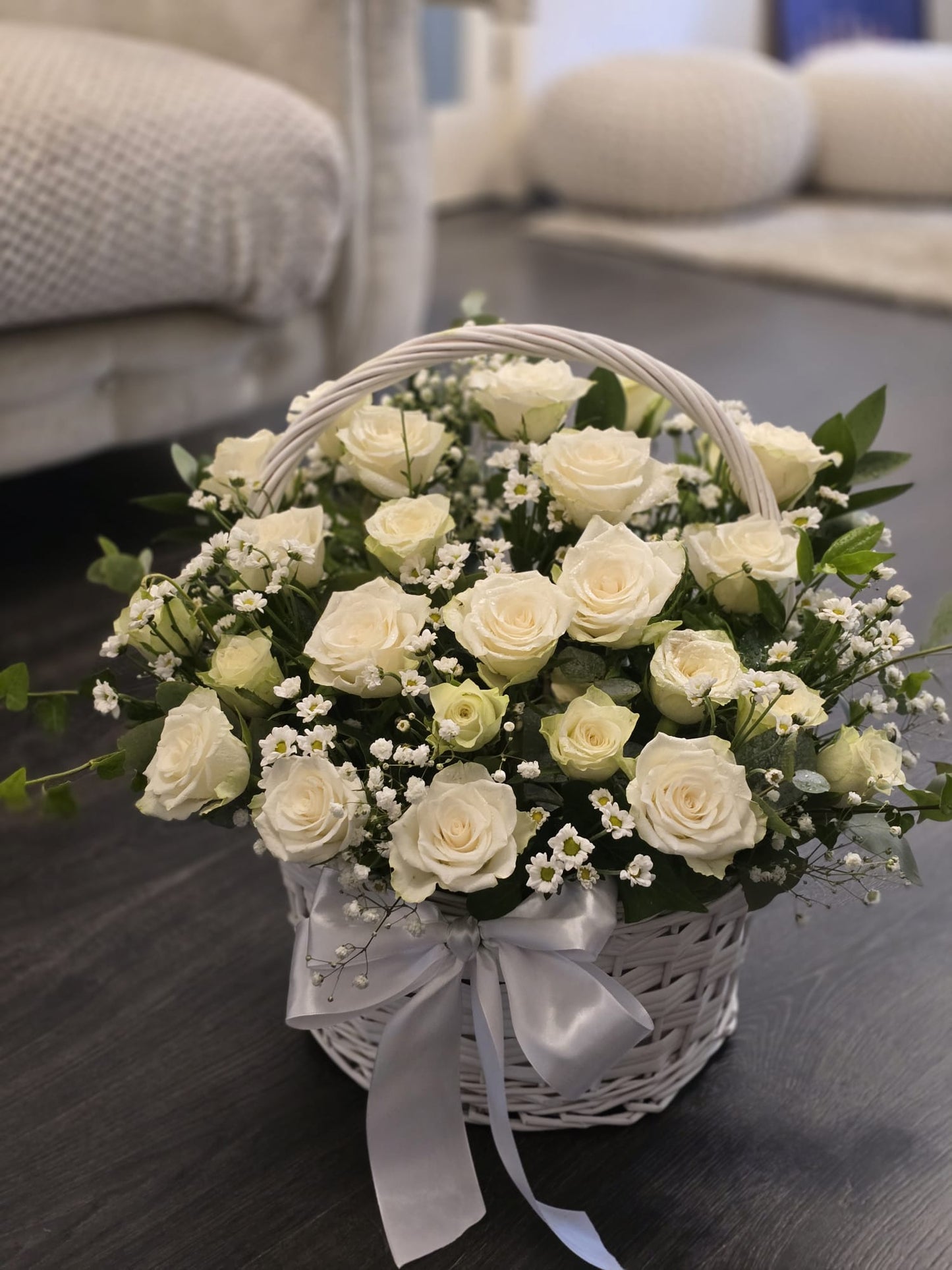 Roses and mini daisy Basket Collection - Blossomly